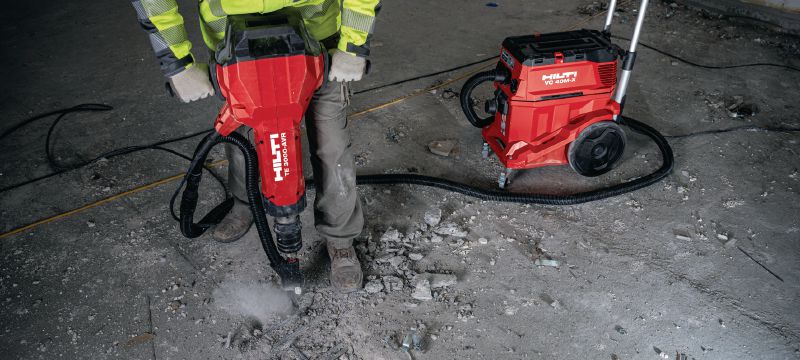 Martillo rompedor eléctrico para tareas de carga pesada TE 3000-AVR Martillo rompedor excepcionalmente potente para tareas pesadas de demolición de concreto, corte de asfalto, movimiento de tierras y colocación de varillas de puesta a tierra Aplicaciones 1