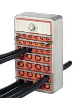 Módulos de sellado CFS-T EMC Módulos con compatibilidad electromagnética para el sellado de atravesamientos de cables/tuberías en marcos de tránsito en situaciones en las que se requiere una alta estanqueidad al agua y los gases, así como protección contra incendios Aplicaciones 1