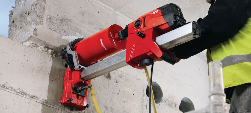 Corona DD 160 Máquina de taladro con diamante tan compacta como potente para tareas de perforación en concreto con columna de hasta 25-202 mm (31/32 - 7-15/16”) de diámetro Aplicaciones 1